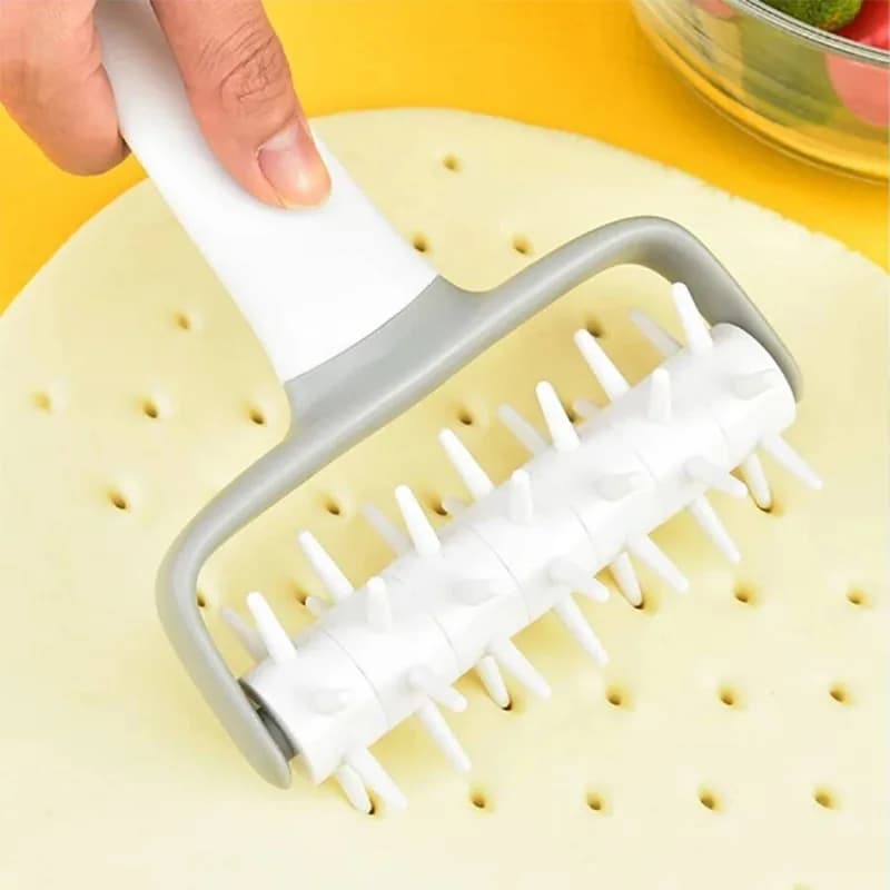 1PC Pizza Dough Punch Roller Needle –PP Dough Ventilation Tool for Baking Pizza, Bread, and Cookies – Essential Baking Accessory