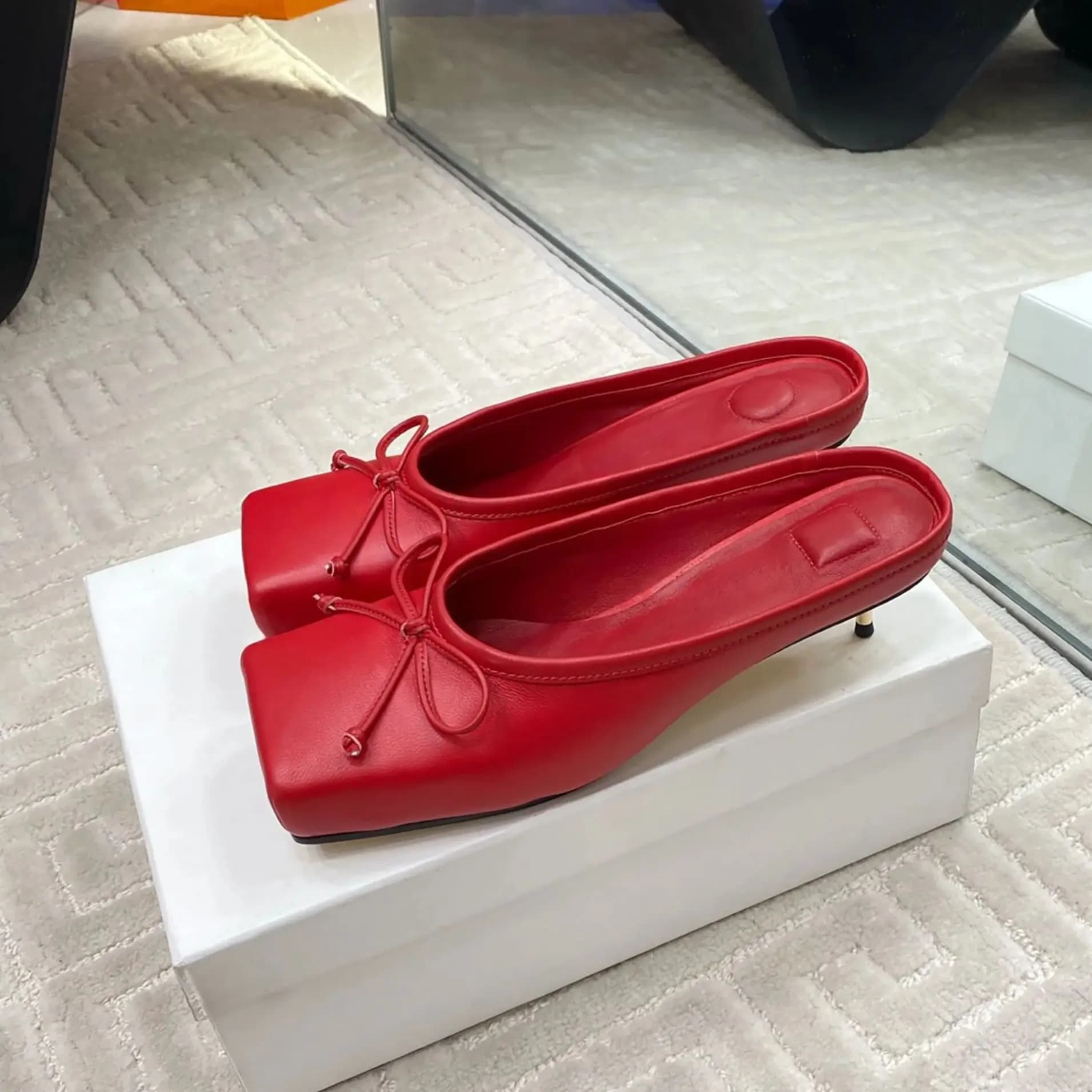 New Mueller Leather Shoes with Square Toe, Sandals with Low Heel, Shoes with Bow, Red Peacock Leather, French Spring Collection 2026