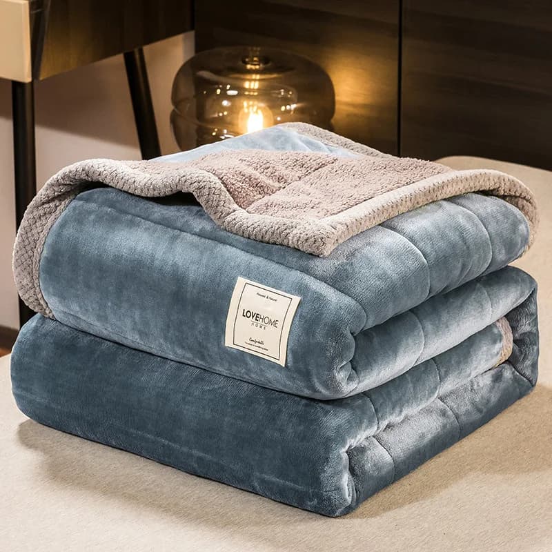 Nuova calda coperta in pile di latte, pile di agnello con coperta in cotone, coperta spessa per l'autunno e l'inverno