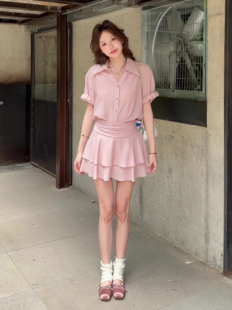 Completo Estivo da Donna 2026: Camicia in Cotone e Lino Rosa e Gonna Corta, Stile Dolce e Rilassato, Due Pezzi