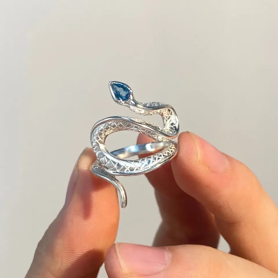 Silver snake shaped ring with topaz, fashionable and cool style, light luxury, adjustable opening, high-end women's jewelry