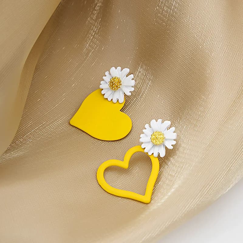 Korean Style Silver Needle Yellow Asymmetric Daisy Love Heart Earrings Fresh Mori Style Super Fairy Versatile Personalized Flower Stud Earrings For Women Daily Dating Party Wear