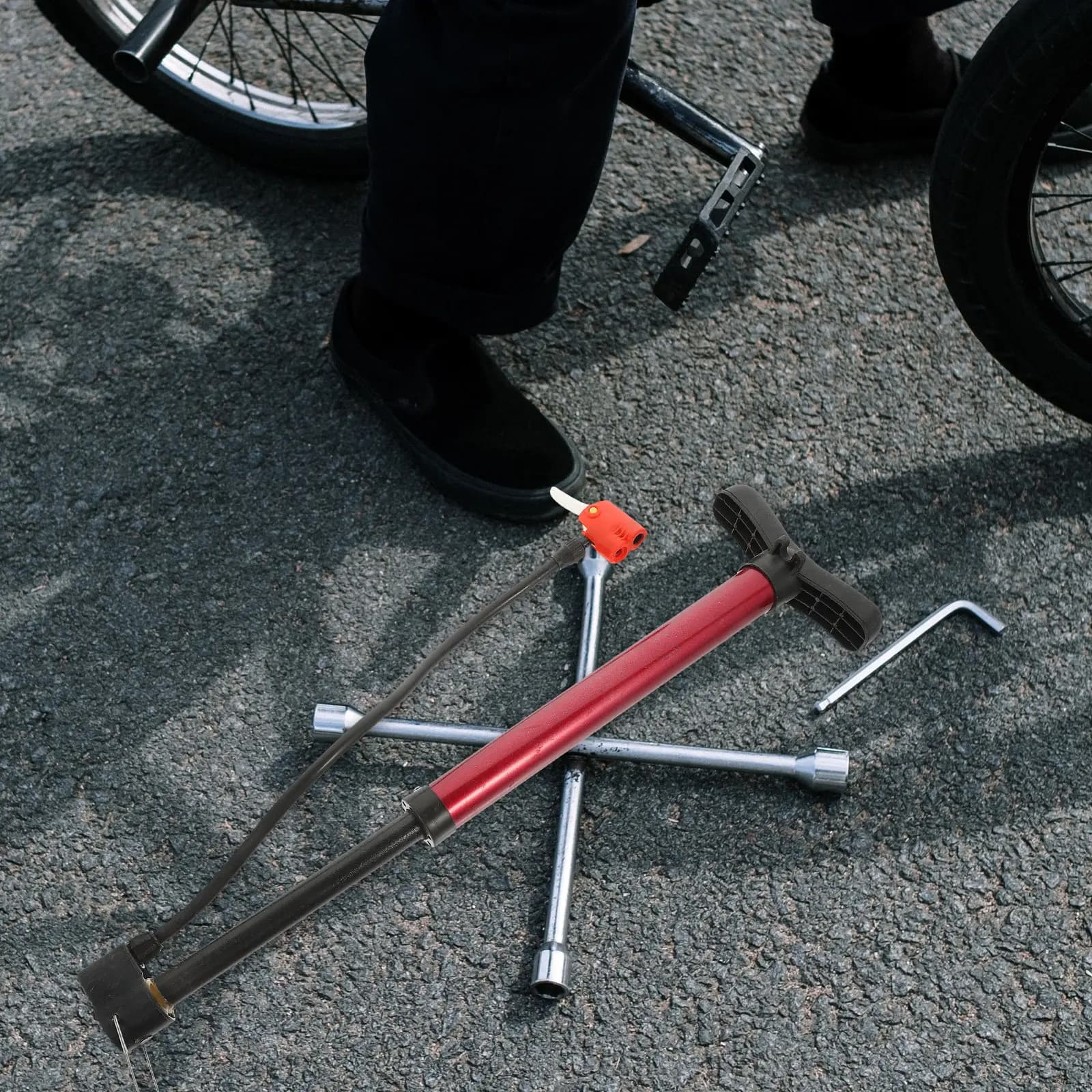 Pompa per Bicicletta Portatile ad Alta Pressione con Design a Pedale, Base Antiscivolo, Facile da Trasportare, per Bici, Moto e Palloni Sportivi