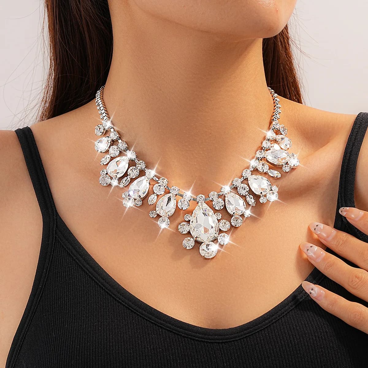 Collana europea e americana con frange a goccia d'acqua tempestata di diamanti, moda personalizzata e squisita versatile clavicola cha