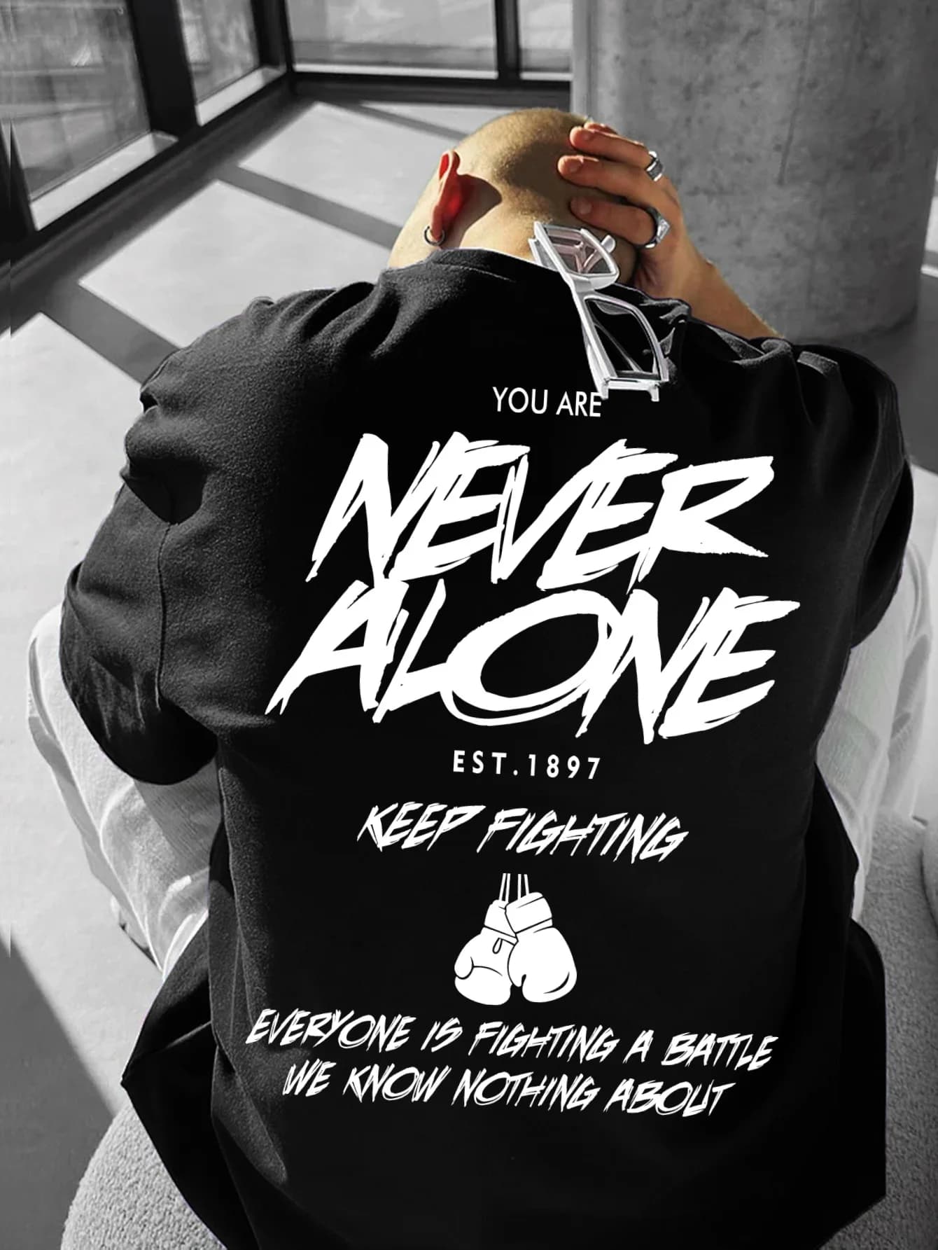 T-shirt stampata da uomo, nuova moda estiva, con stampa motivazionale "Never Alone", lavabile in lavatrice, taglie S-XXL