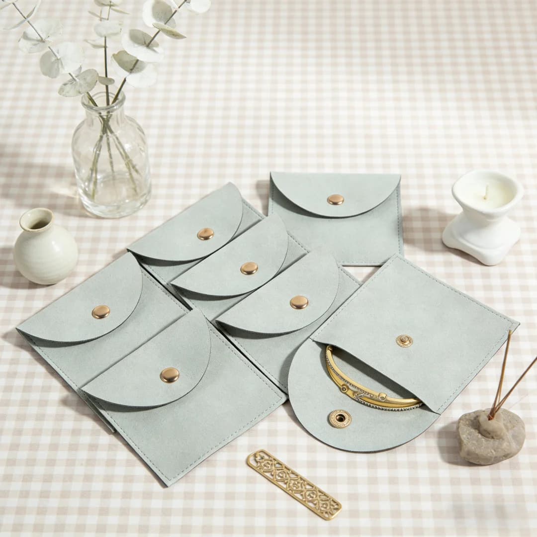 10 Pezzi Sacchetti Classici in Velluto Microfibra 8x8cm con Chiusura a Scatto, Multifunzionali per Anelli, Orecchini, Ciondoli e Gioielli