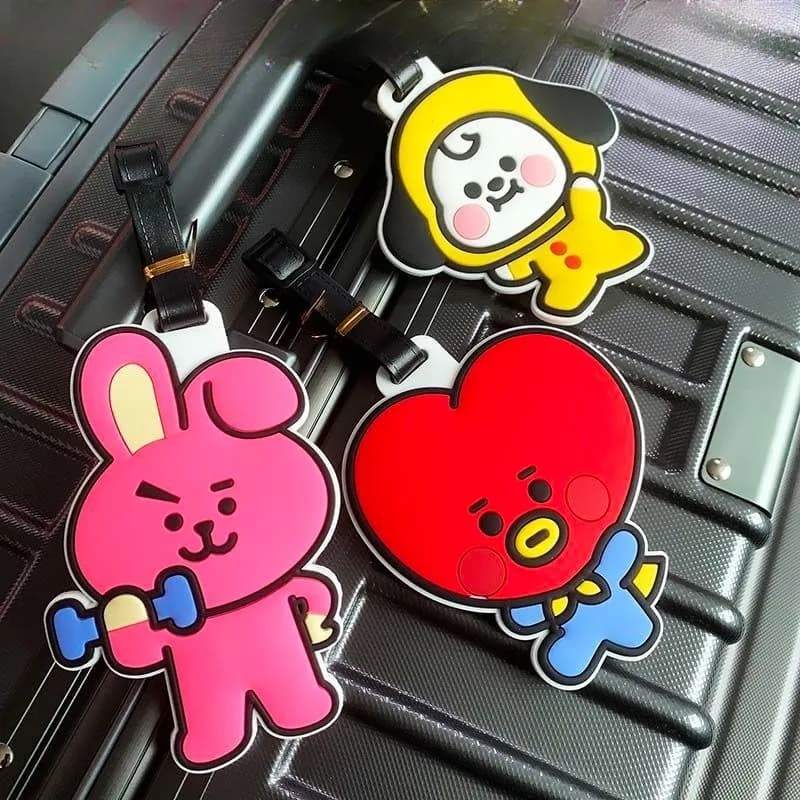 BT21 Cartoon Cute Cooky Tata Koya RJ Shooky Man Chimmy Etichetta Anti-Smarrimento per Bagaglio a Mano e Bagaglio da Stivare, Carina e Divertente, Regalo