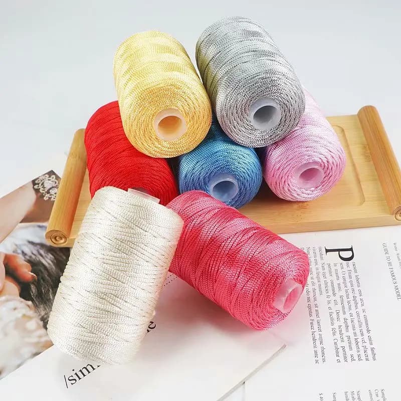 1 pz Filato Estivo per Uncinetto 2.5mm, Filo Sottile in Cotone Ghiaccio per Lavorazione a Maglia a Mano Borse Cappelli Scarpe, 130g Filo Cavo Colorato in Nylon