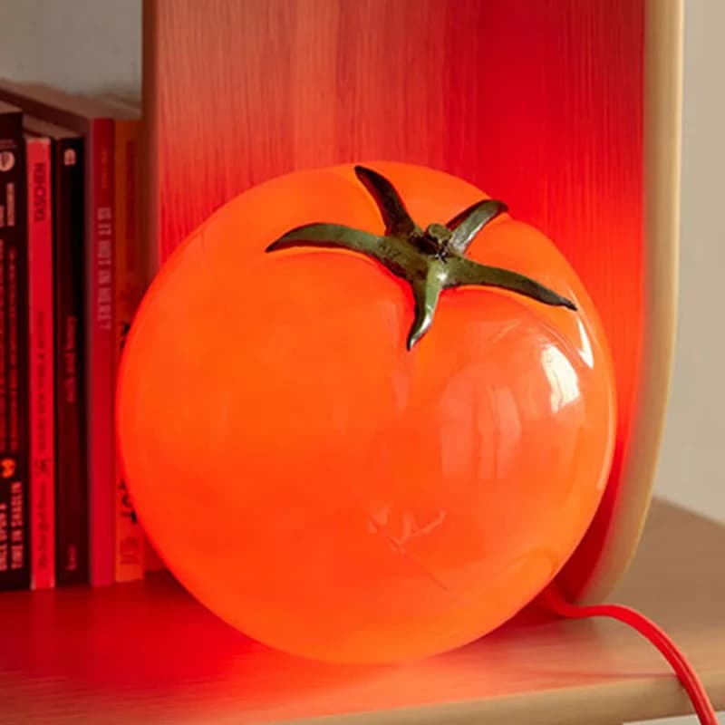 Lampada da tavolo in resina rossa con pomodoro Bella decorazione domestica Apparecchi di illuminazione per atmosfera 3 Spina UE AU USA intercambiabile