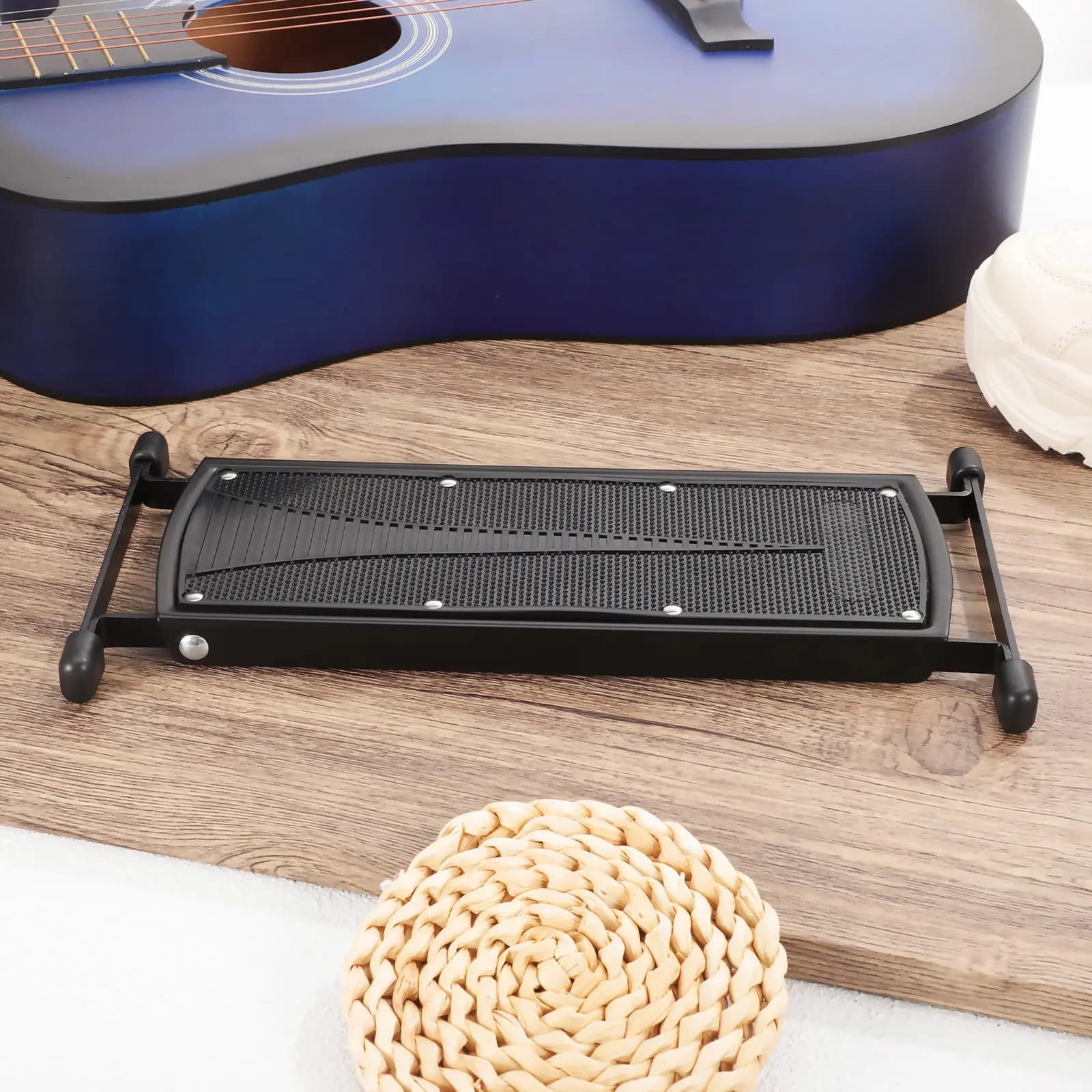 Poggiapiedi per Chitarra Pieghevole e Regolabile, Supporto Portatile con Superficie Antiscivolo, Accessorio per Chitarristi, Facile da Trasportare