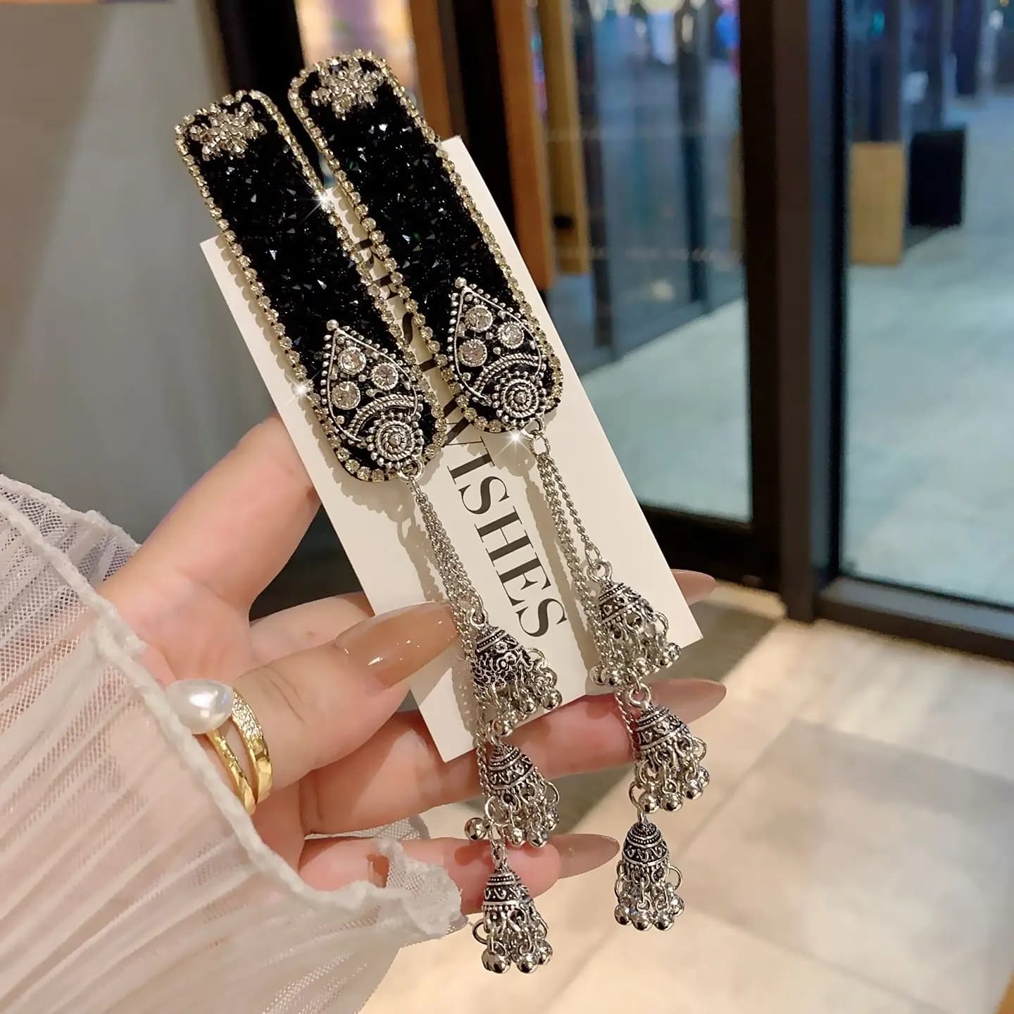 Nuova forcina per capelli da donna in stile cinese con nappe a campana, clip laterale lussuosa rossa ultra-lucida con strass per Capodanno