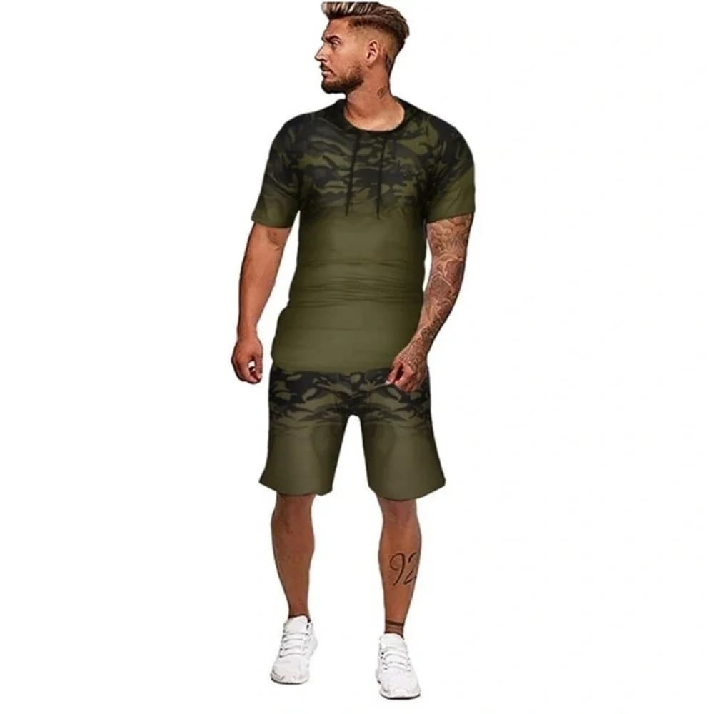 Completo Sportivo Casual da Uomo: Top con Cappuccio a Maniche Corte Sfumato Mimetico e Pantaloncini Abbinati per Uso Quotidiano all'Aperto
