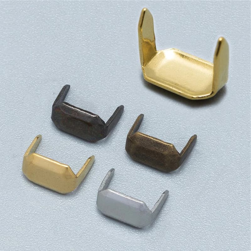 20 pezzi graffette in pelle in ottone rivetti ad artiglio a due punte per passanti per cinture custode collega accessori hardware di fissaggio artigianale 5 colori