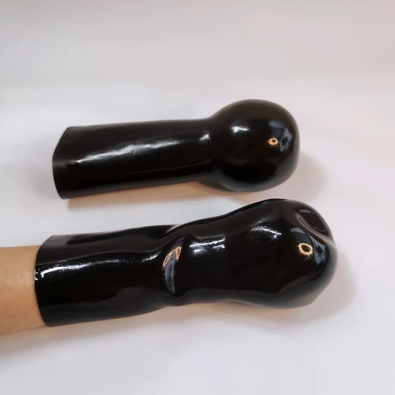 Spedizione gratuita! !! Guanti in lattice da 0,7 mm unisex a forma di palla, guanti in gomma, guanti da polso in lattice, costume fetish