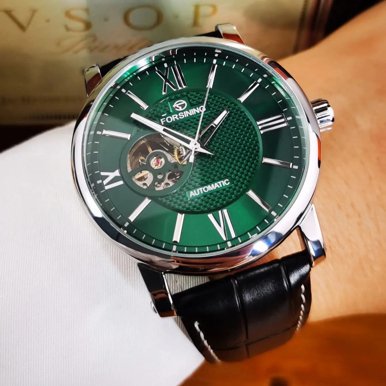 Forsining Orologio meccanico scheletrato alla moda per uomo Quadrante verde Cintura in pelle Orologi da uomo automatici da lavoro Top Brand di lusso Nuovo