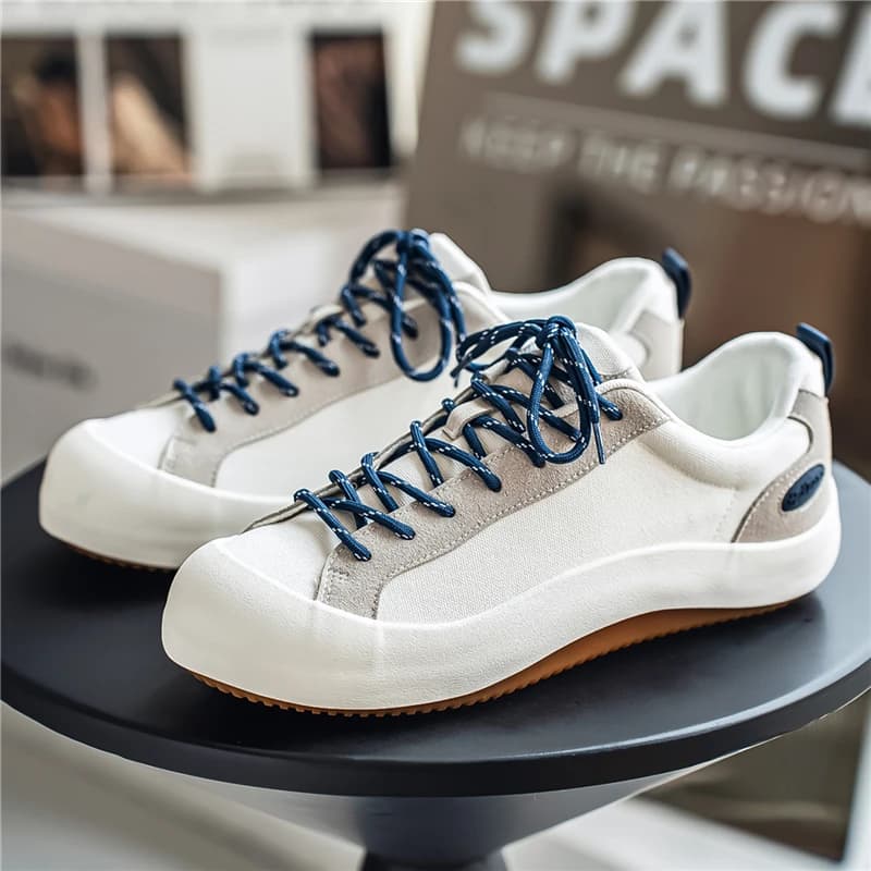 2026 New Fashionable Casual Sports Low Cut Breathable Personalized Bread Board Shoes Casual Quality Men's Shoes