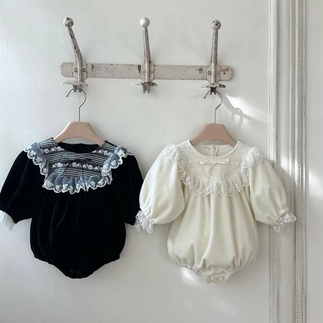 2025 Inverno Nuovo Bambino Manica Lunga Velluto Body Solido Infantile Ragazza Dolce Arco di Pizzo Tuta Bambino Vestiti Caldi 0-24M