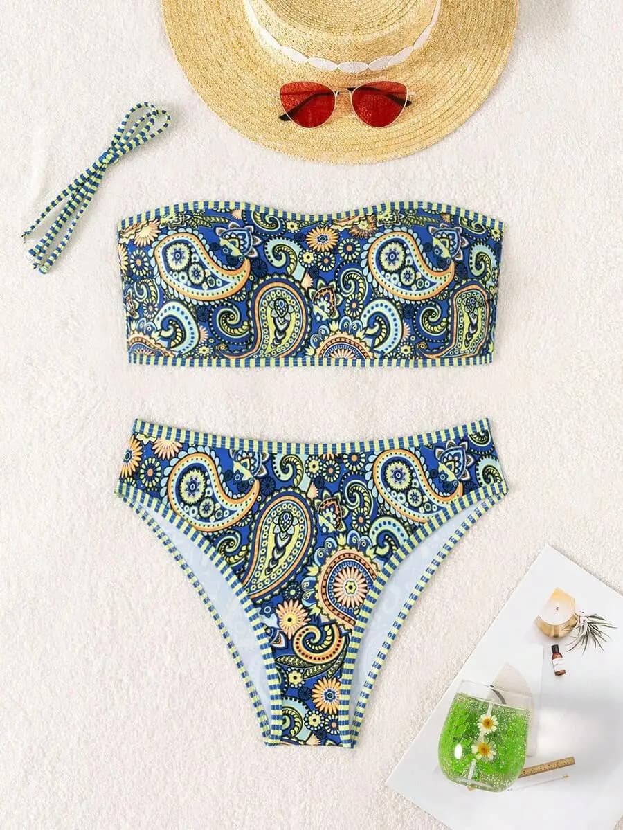 Bikini a due pezzi con stampa Paisley stile bandage, bordi a righe, top con laccetti sulla schiena e slip a vita alta per le vacanze estive