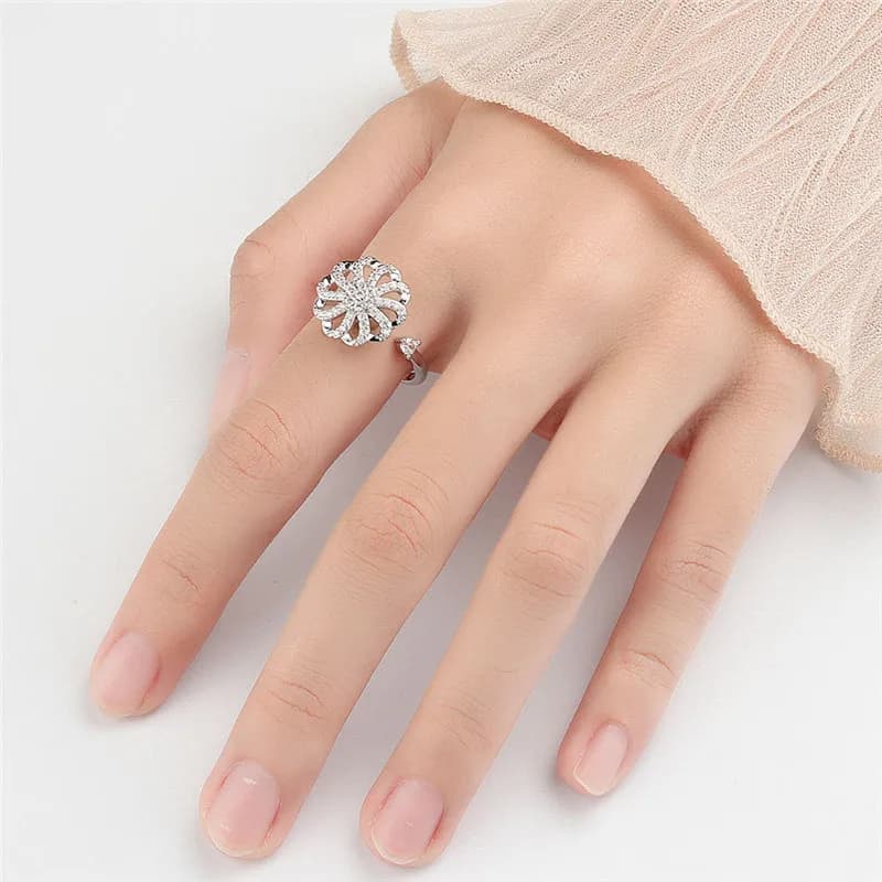 Anello Girevole Antistress con Fiore in Zircone, Gioiello da Dito per Alleviare lo Stress, Anelli da Donna per Banchetti, Regali e Accessori