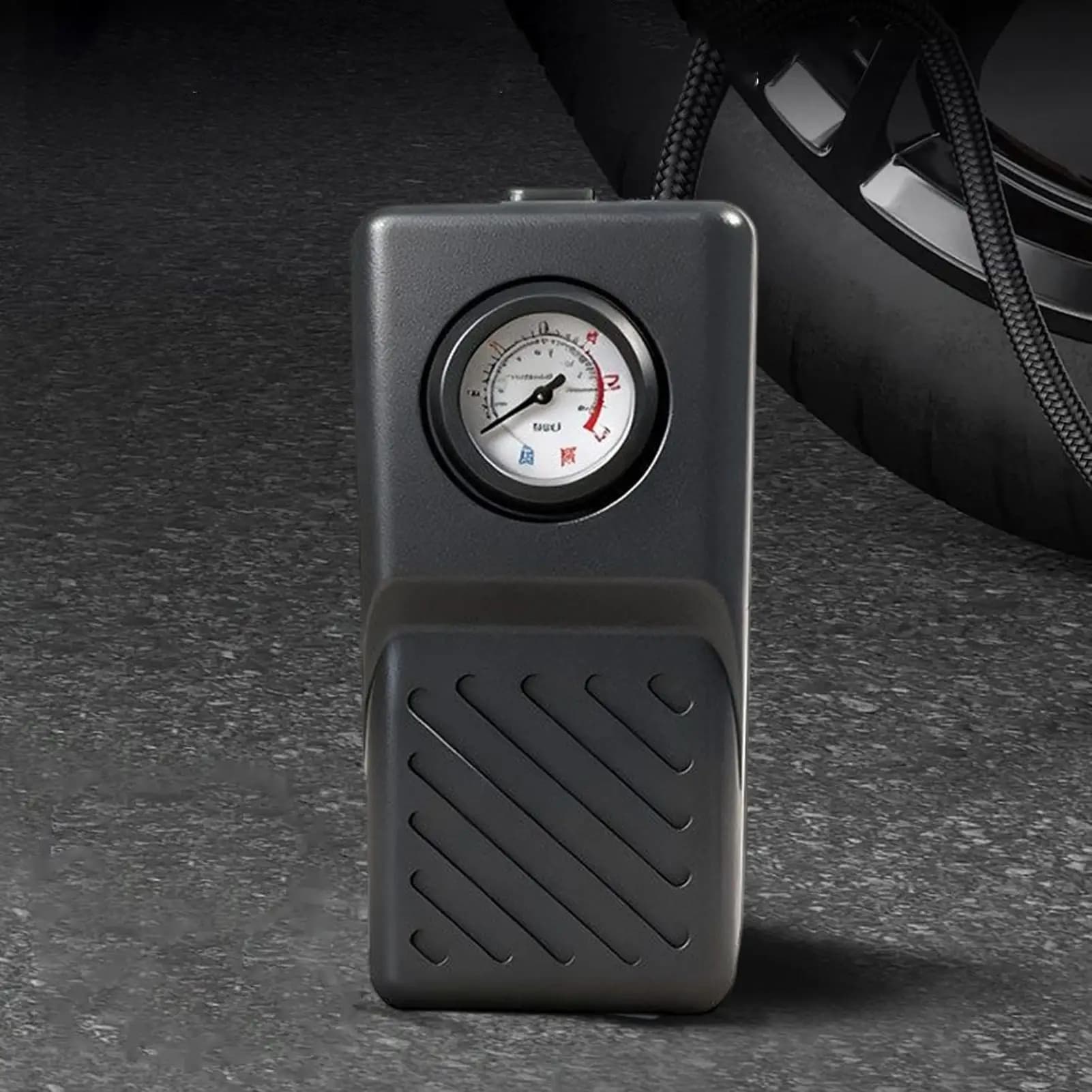 Gonfiatore elettrico per pneumatici con manometro Pompa d'aria per pneumatici per auto piccola portatile per moto Scooter elettrico Berlina SUV Ball Bike