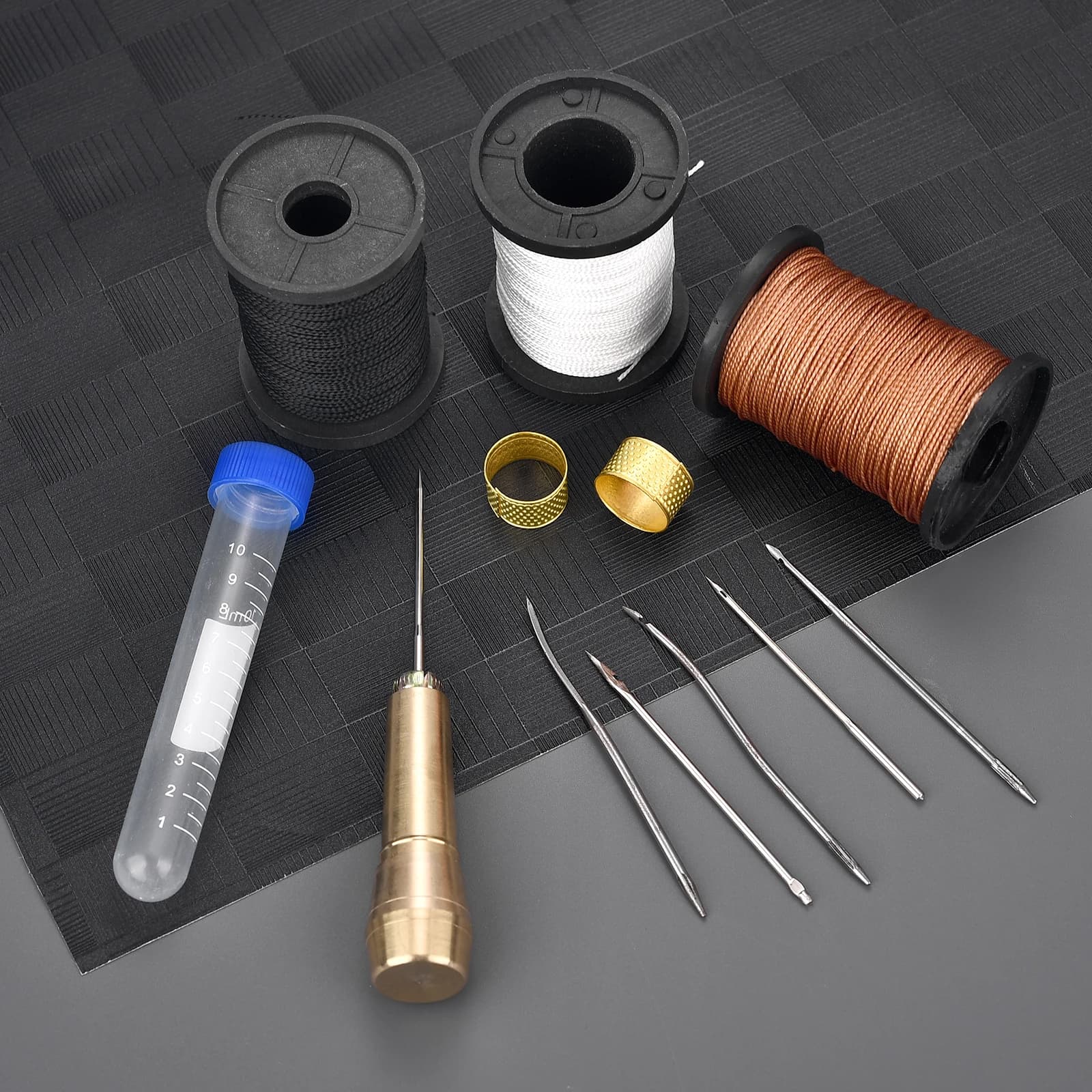 Kit da cucito in pelle Ago per punteruolo da cucito in pelle fai-da-te con manico in rame Set di scarpe da tenda in tela per pelle Strumento di riparazione Filo a 3 colori