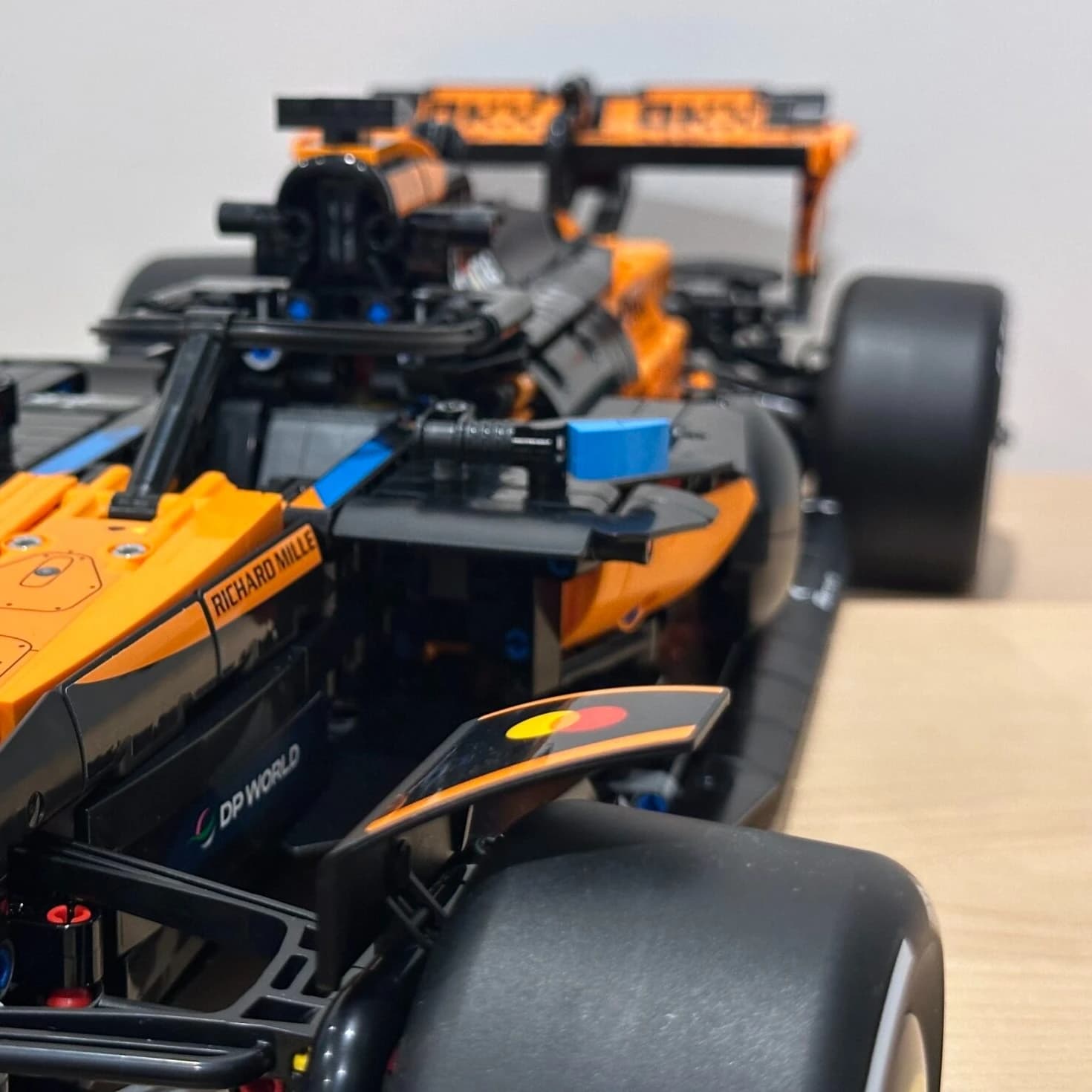 NUOVO modello tecnico di auto da corsa arancione, 1675 pezzi, adatto a ragazzi e ragazze, compatibile con LEGO