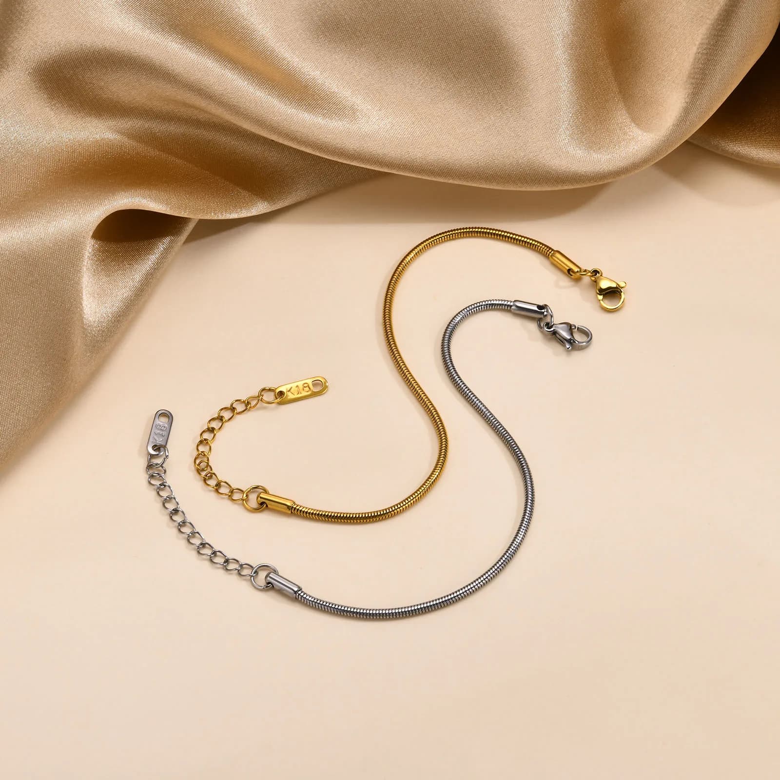Braccialetti a catena a serpente rotondi delicati per donne e ragazze, regali per feste con cinturino a catena con ciondolo a maglia in acciaio inossidabile impermeabile Chic da 2MM