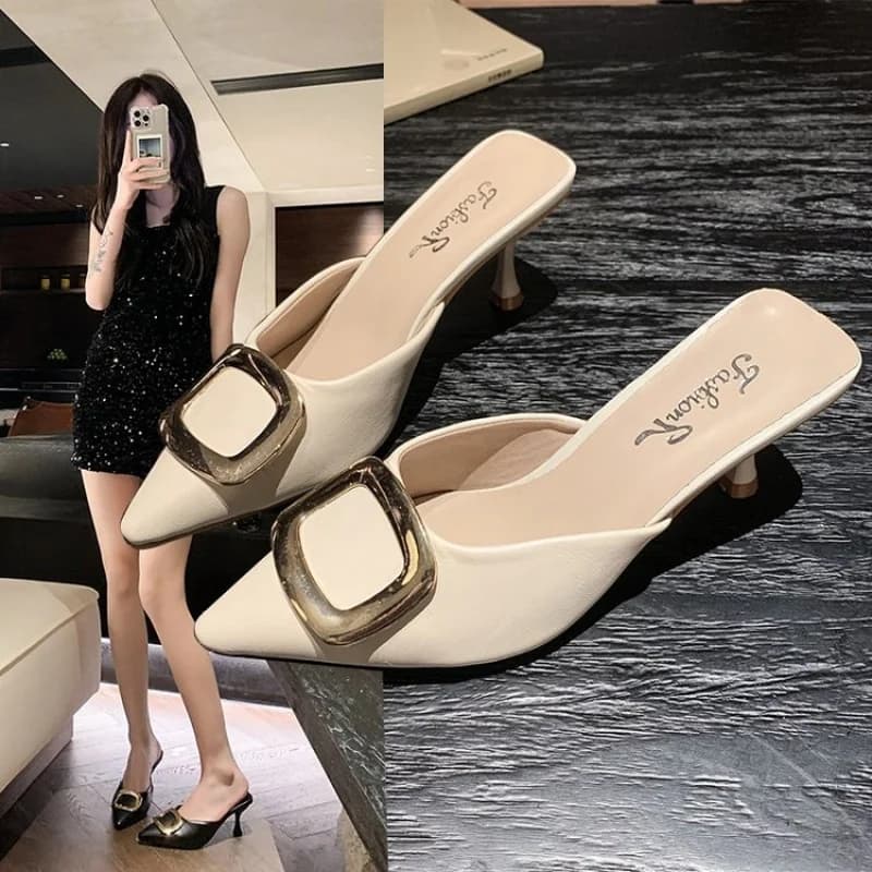 Mules da donna a punta con fibbie square in metallo, perfect to match an elegant dress, ideal for summer parties, appointments
