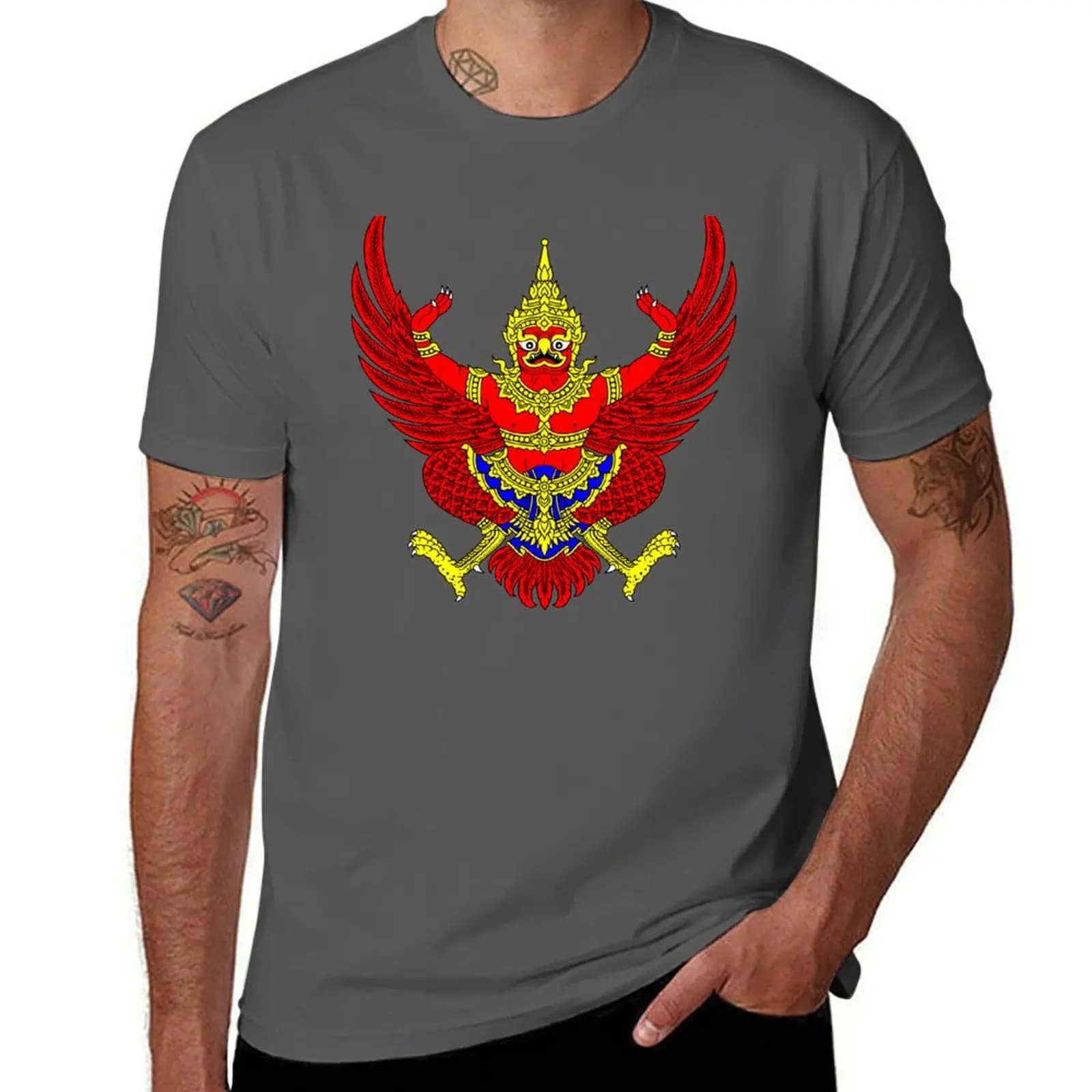 Collezione KHRUT: T-Shirt con Emblema di Garuda (I) Thailandia, Abbigliamento Sportivo Nazionale Thai, T-Shirt con 6 Adesivi per Uomo