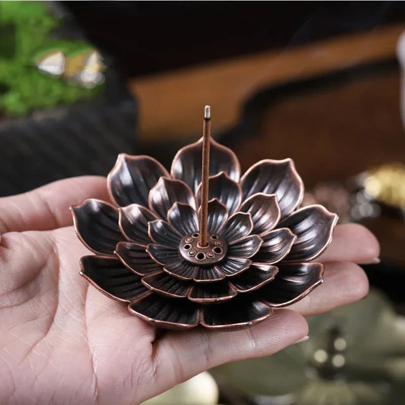 Bruciatore di incenso in lega supporto per incenso a riflusso buddismo linea di loto piastra di incenso Base per incensiere a spirale in legno di sandalo decorazione per la casa