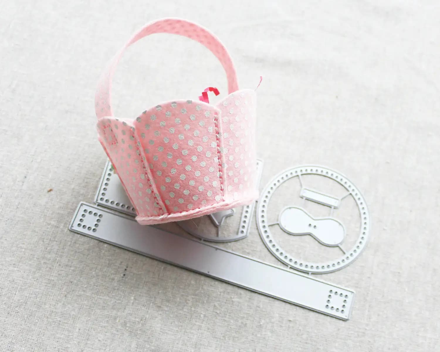 Cestino Bitty rosa Fustelle in metallo Scrapbook fai da te Artigianato in rilievo Carta di carta Album Modello artigianale Decorazione Primavera Pasqua