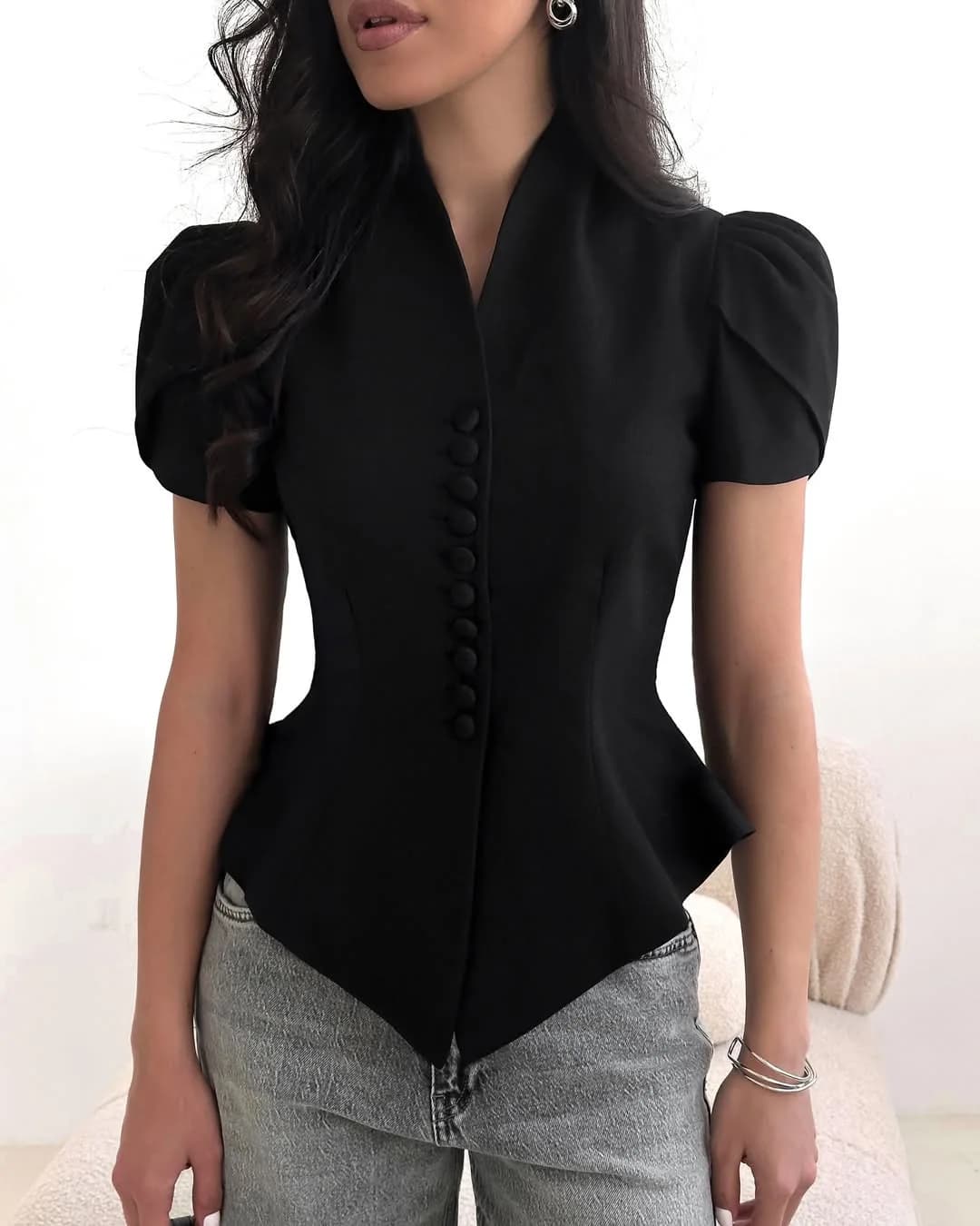 Camicie Eleganti Estive 2026 da Donna con Vita Sottile, Maniche Corte a Sbuffo, Colletto Rialzato, Bottoni e Orlo Irregolare - Nuovi Top Neri Femminili