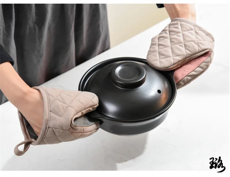 1PC Silicone Fish Shaped Silicone Baking Gloves Silicone Kitchen Gloves Tray Plateholder Oven Gloves Multipurpose Gloves