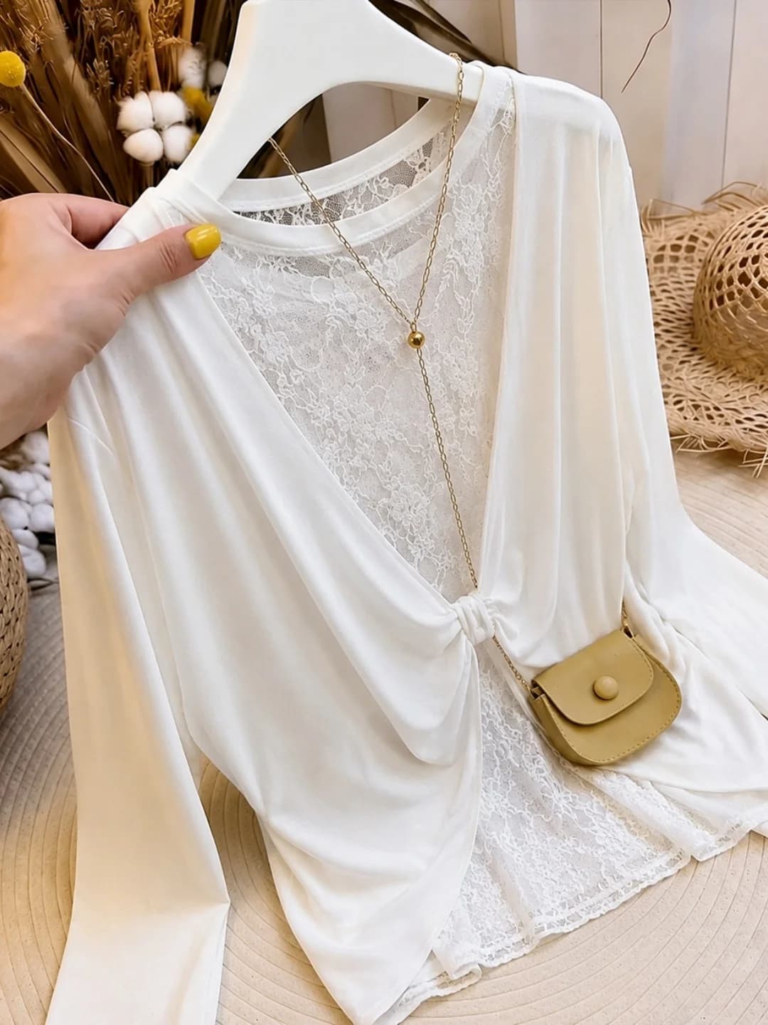 Elegant Lace Splice Long Sleeve Sun Protection Shirt Lightweight Slim round Neck Summer Design Fashionable T-Shirt for Women