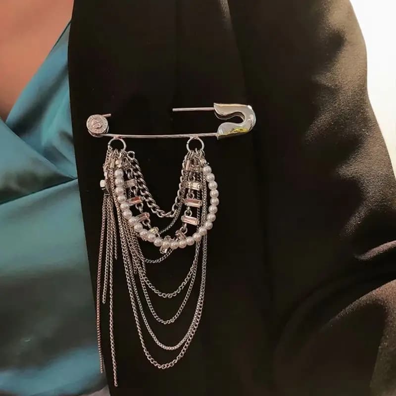 Serie europea Diablo Gemma barocca Nappa Ciondolo Spilla Spilla Distintivo Catena punk Accessori esagerati per gioielli Hip Hop