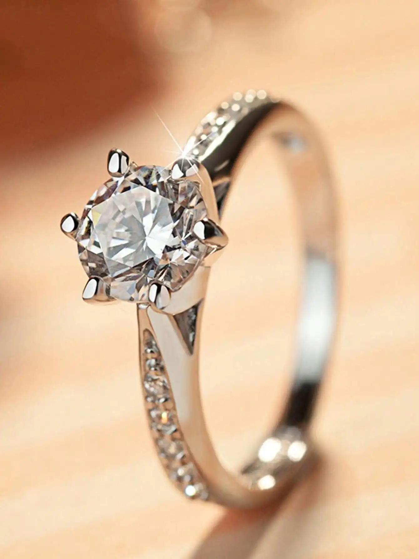 Sterling 925 Silver Classic Luxury Ring for Women, Six Griffe Jewelry, Simple Ring with Diamond 70 Carats Imitation