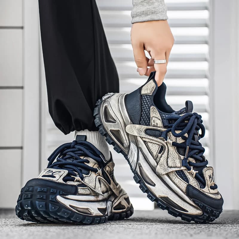 2025 Nuove scarpe da uomo basse casual alla moda alla moda vintage spazzolate con fondo spesso, versatili, comode e traspiranti