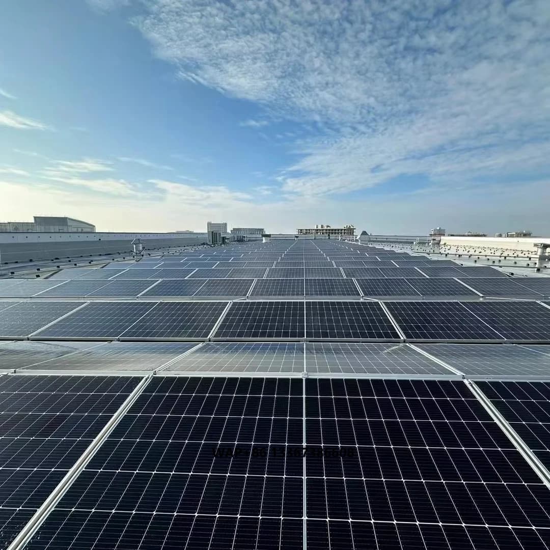 10kw sulla rete Sistema solare 50w 100kw Sistema di energia solare Pannelli solari 5-750W Disponibili Sistema di montaggio inverter