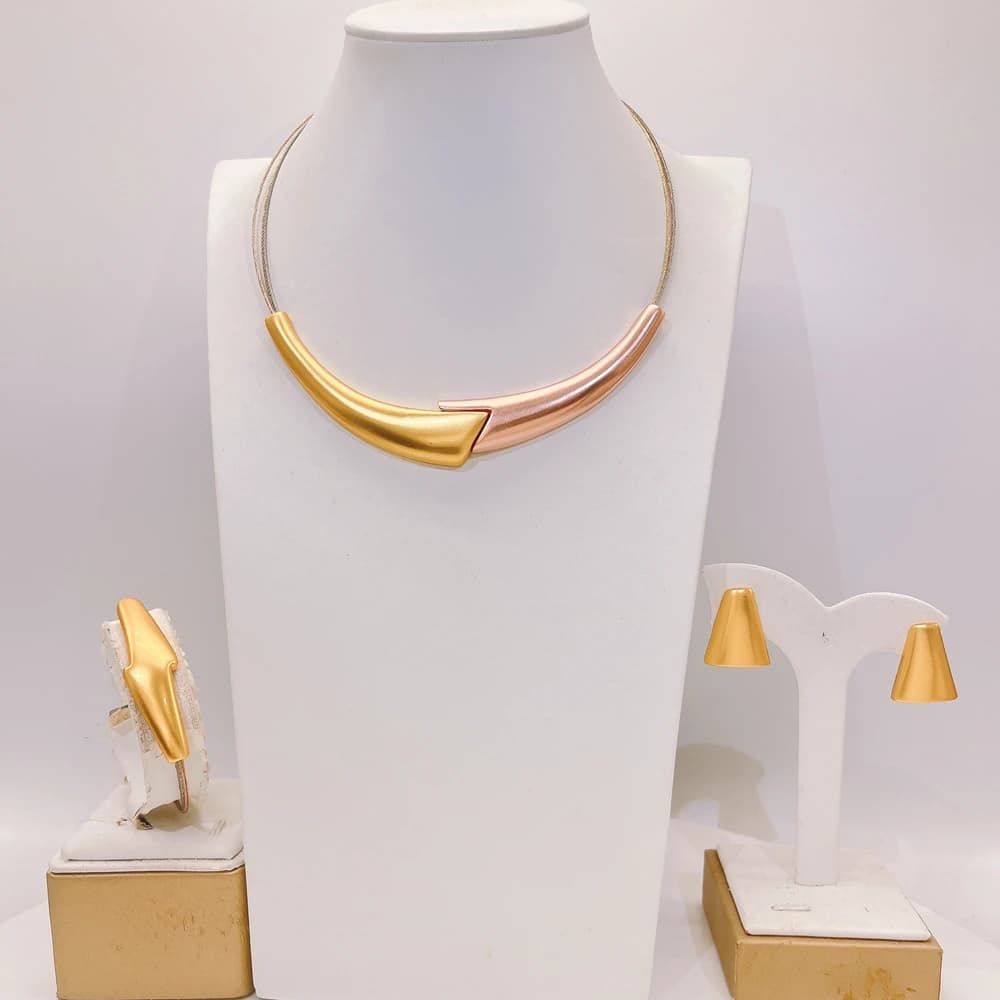 Set di gioielli popolari di ultima tendenza semplice Set di gioielli per anniversario regalo di festa placcato in oro per matrimonio alla moda