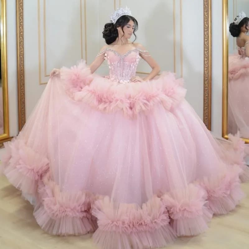 Abiti da principessa Quinceanera rosa lucido con spalle scoperte Perline Fiore a strati Tull Corsetto Dolce 16 Abito da ballo Abiti 15 Anos