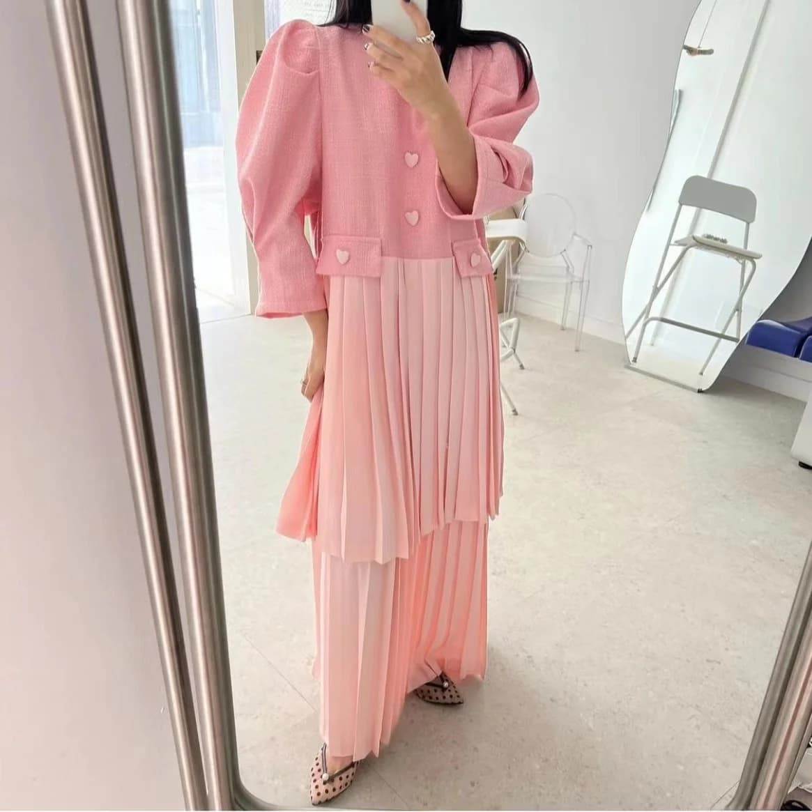 Nuovo Abito Primaverile Chic e Dolce con Collo Tondo, Decorazione con Bottoni a Cuore, Tessuto Grezzo, Patchwork e Pieghe, Moda Casual Femminile