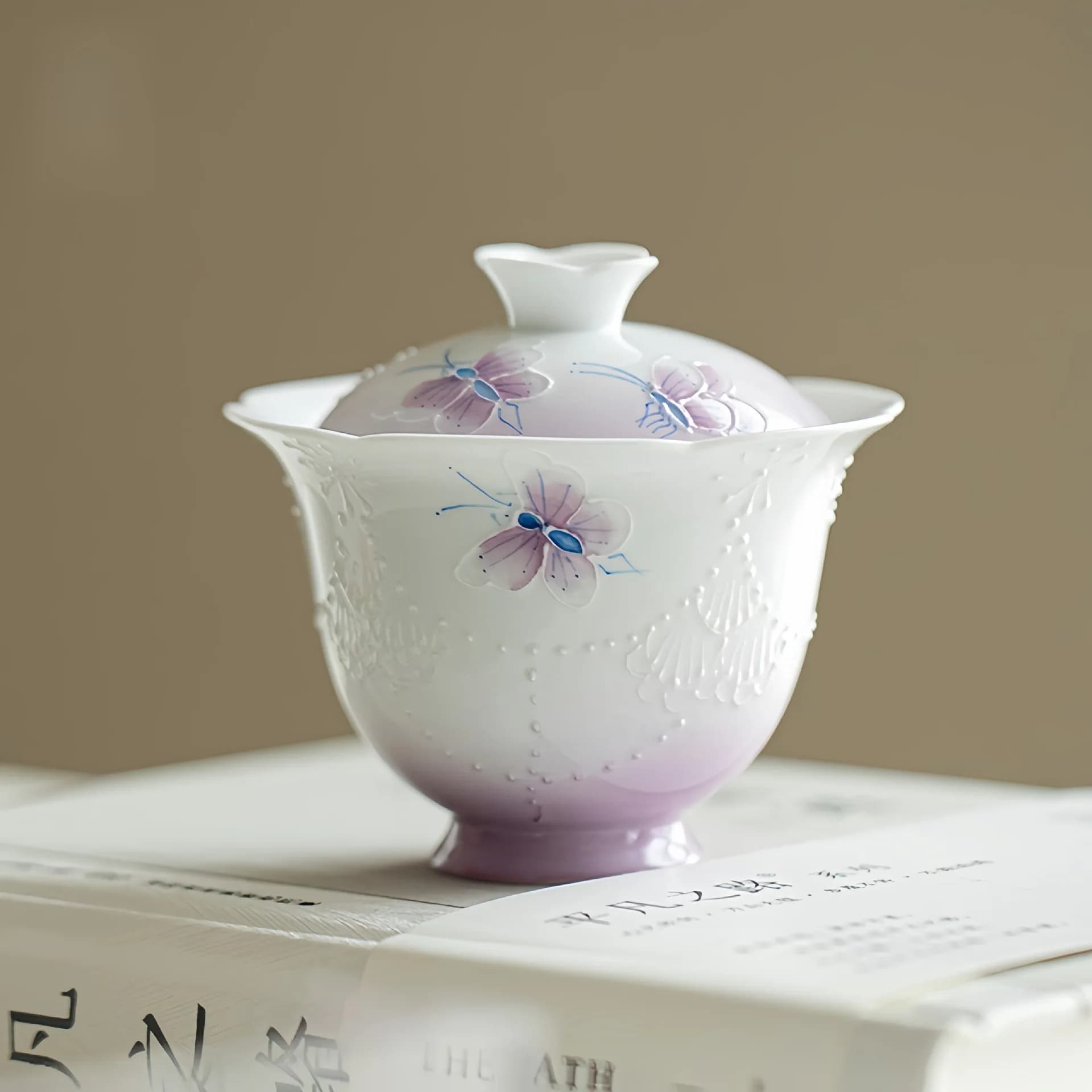 Hand painted Arita burn gradual change purple bead curtain butterfly cover bowl kung fu tea set household ceramic tea bowl