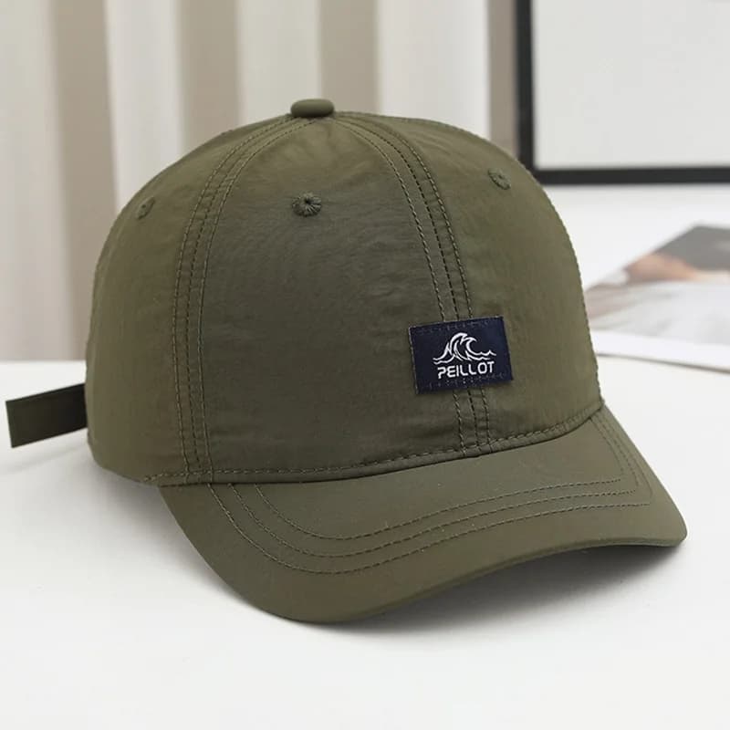 Un berretto da uomo a tesa corta, nuovo stile estivo, cappello da baseball traspirante e ad asciugatura rapida, berretto leggero e morbido a becco d'anatra per donna