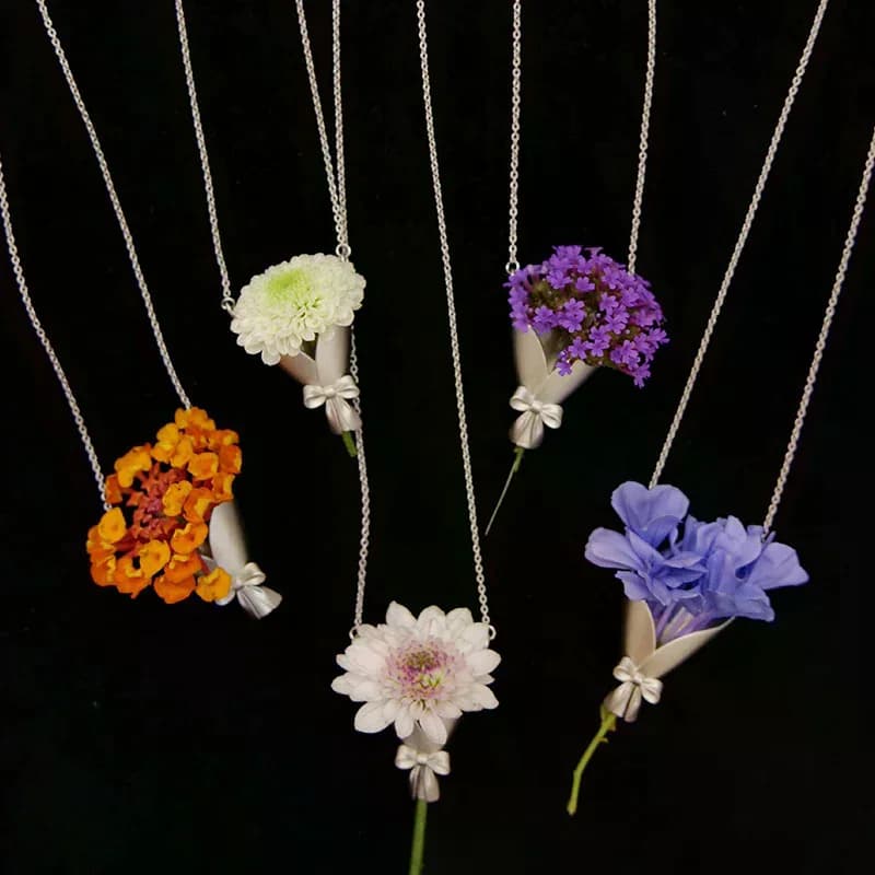 Trendy Bouquet Wrapping Pendant Necklace Small Flowers Can Be Inserted Female Choker Fashion Clavicle Chain Women Jewelry Gift