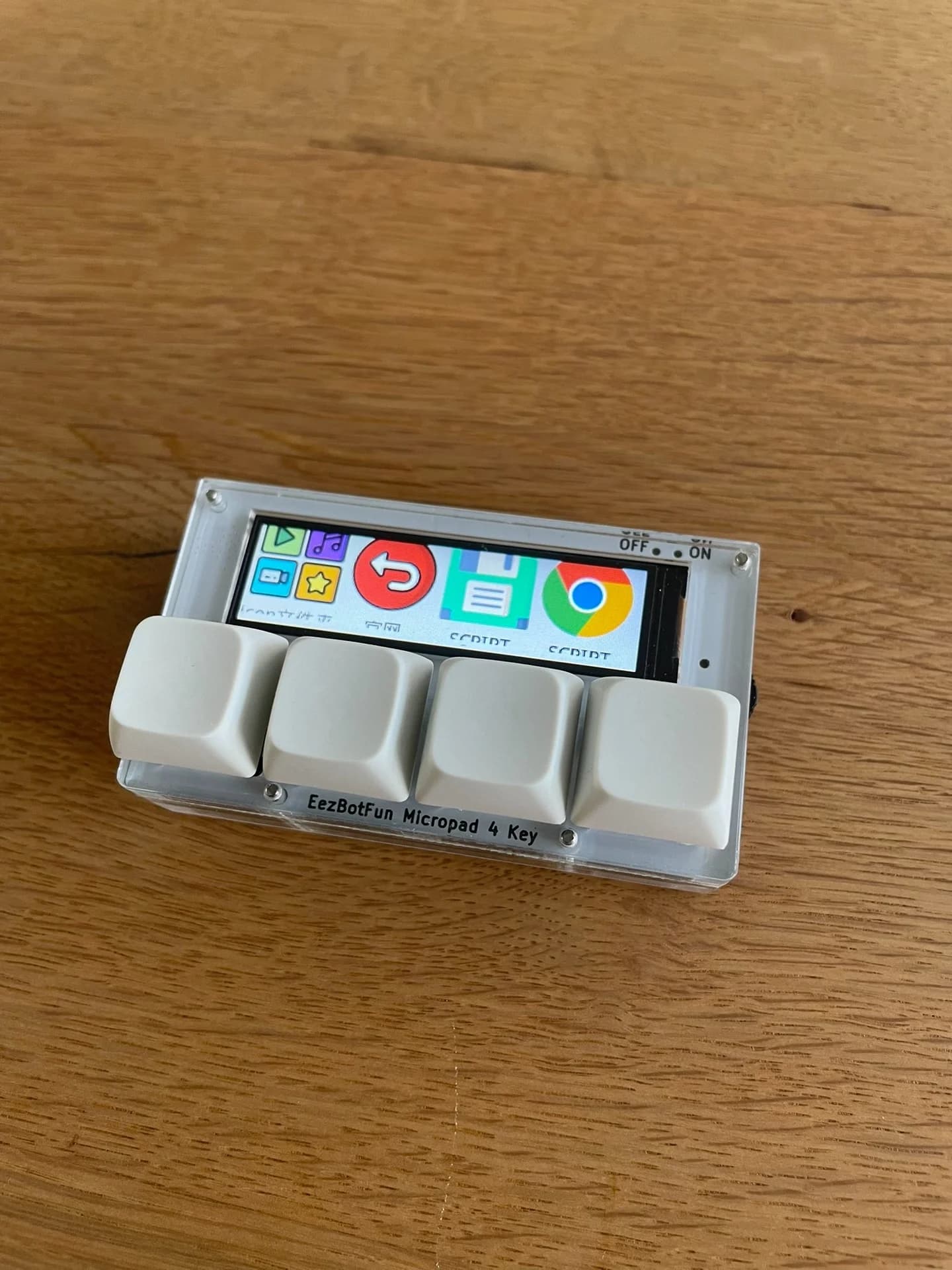 Micropad 4 tasti - Tastiera macro programmabile wireless con display a colori, Stream Deck, hotkeys, supporto anti-imbarazione per giochi per finestra