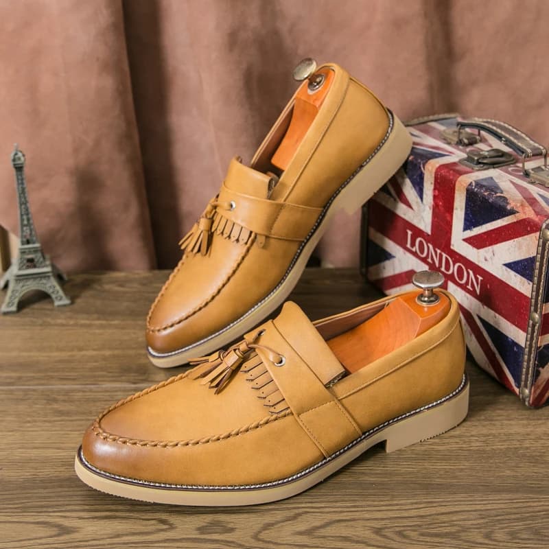 Scarpe da uomo in pelle artificiale stile britannico nappa abito in pelle gialla mocassini da festa scarpe basse da guida casual taglia grande: 38-47