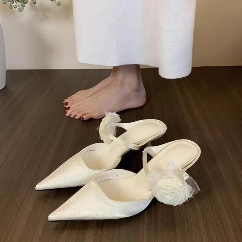 2025 Pantofole da donna con punta a punta alla moda estiva Pantofole con tacco sottile alla moda Scivoli Laides Scarpe da ballo casual per feste da ballo