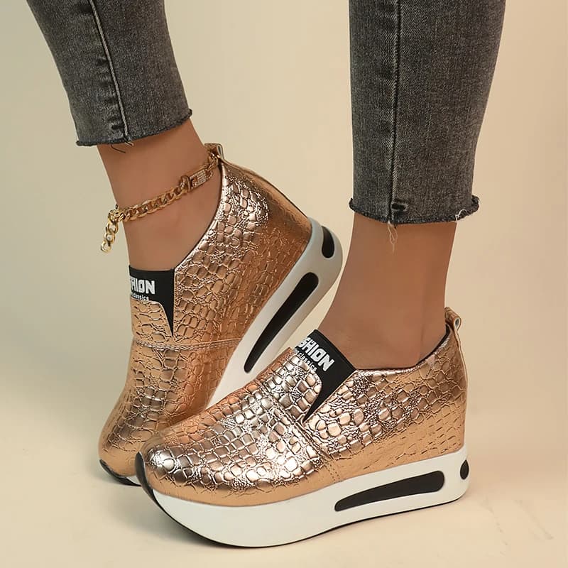Mocassini con zeppa in pelle verniciata da donna, nuove sneakers con plateau che aumentano l'altezza, scarpe casual leggere slip-on da donna