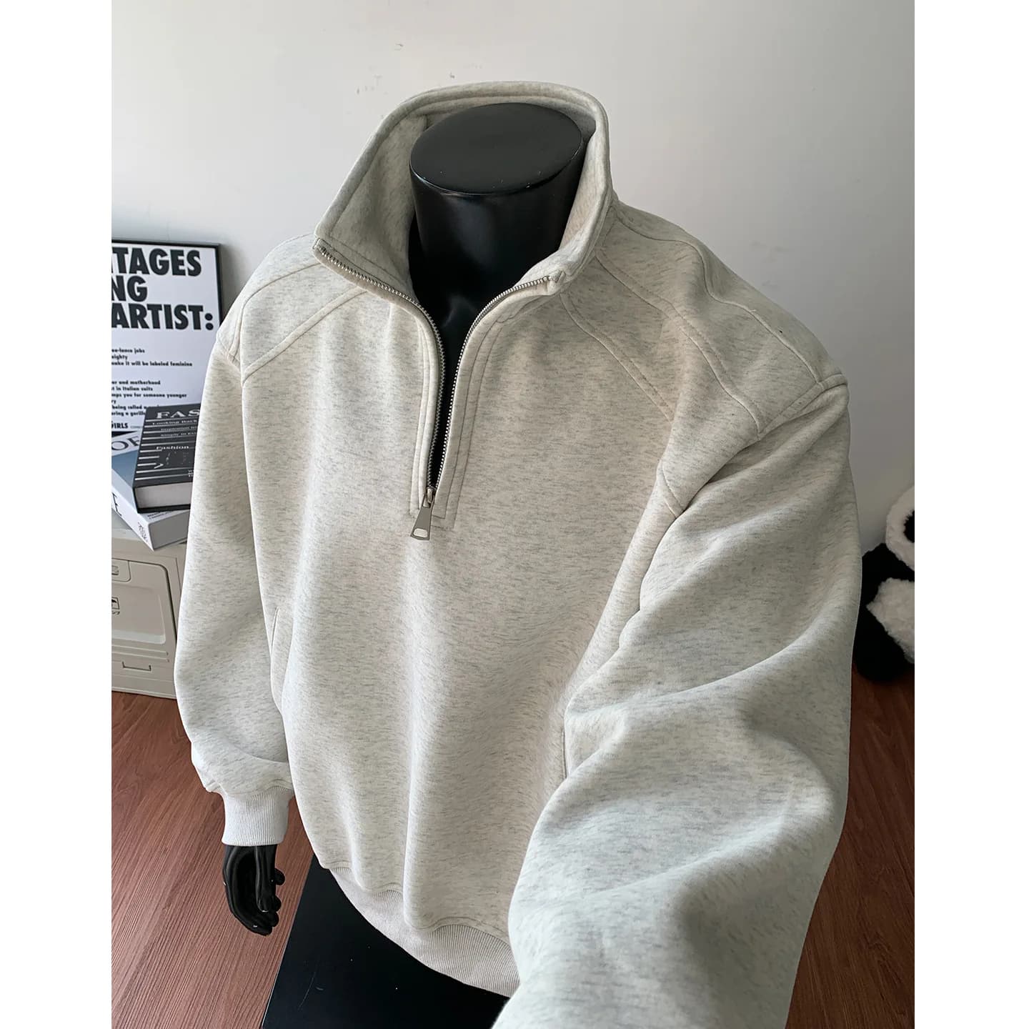 Nuovo maglione da uomo primavera/autunno 2026 con collo alto e mezza zip, modello ampio e pesante