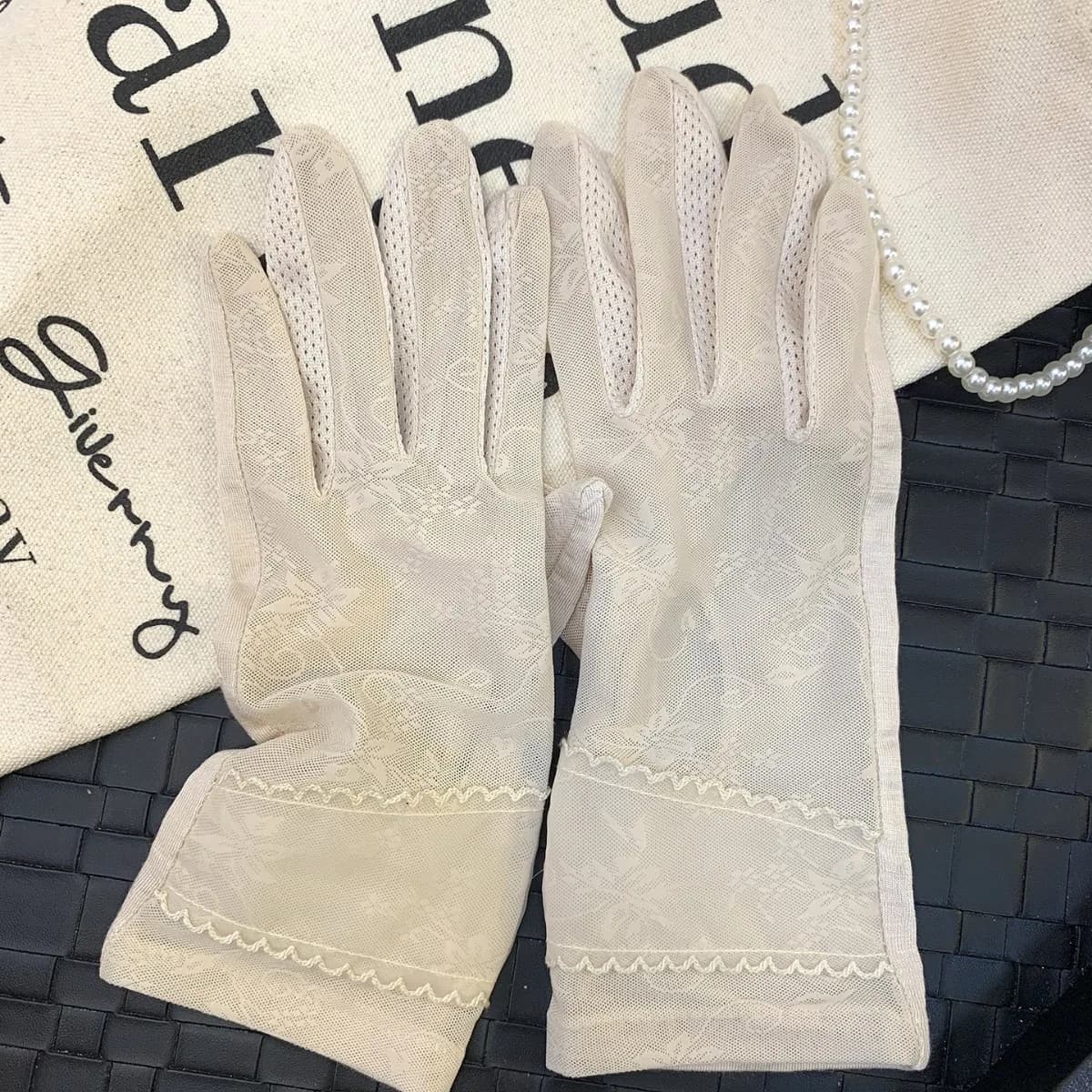 Sun-protection Gloves for Women – Lightweight Lace-trimmed Anti-slip Gloves for Cycling and Driving Stylish Short-length Design